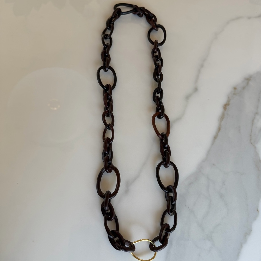 Elegant Brown Wood Chain Necklace with a gold detail